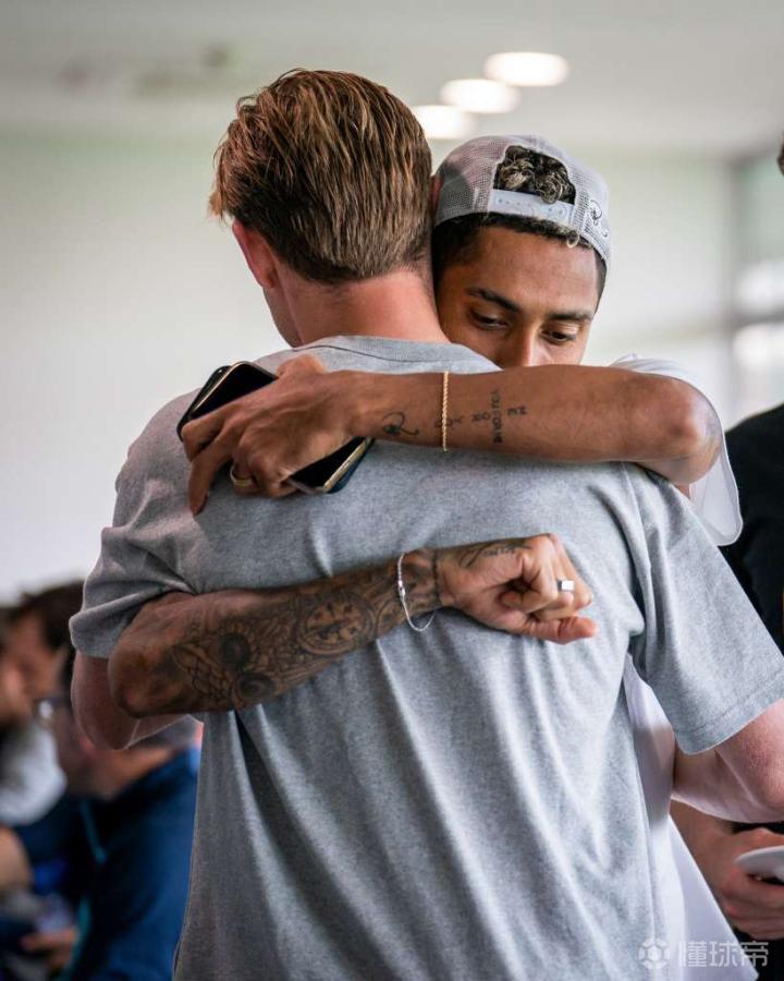 免费游戏账号-本泽马身价怎么这么低